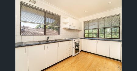 Spacious 3 Bedroom Apartment - Prime Strathfield Location - Photo 4