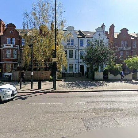 2 Bed Flat, Clapham Common South Side, SW4 - Photo 1