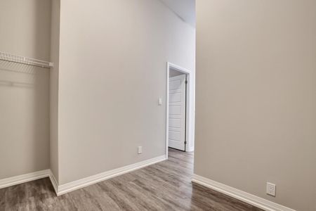 For Lease - 3265 Carding Mill Trail Unit# 101, Oakville, Ontario - Photo 2