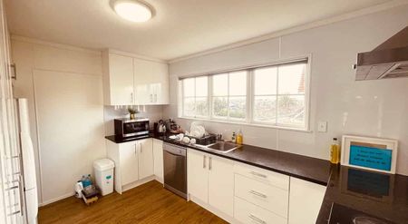 Fully Furnished 4 Bedroom House in Remuera - Photo 3