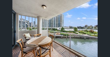 Contemporary 3-Bed 2-Bath Furnished Apartment | 2 Car Parks | Kangaroo Point Waterfront - Photo 5