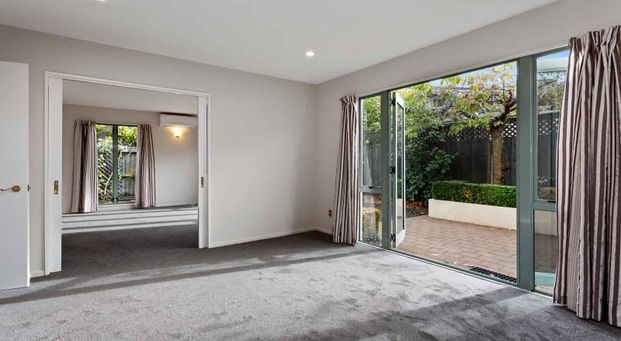 Standalone 3-bedroom Townhouse with Double Garage - Photo 1