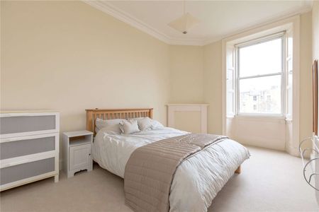 ***This apartment doesn't have an HMO Licence*** A three bedroom flat, with box room in a charming purpose built tenement flat in the heart of Marchmont with a shared garden. - Photo 5