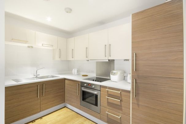 Casson Apartments, Upper North Street E14 - Photo 1