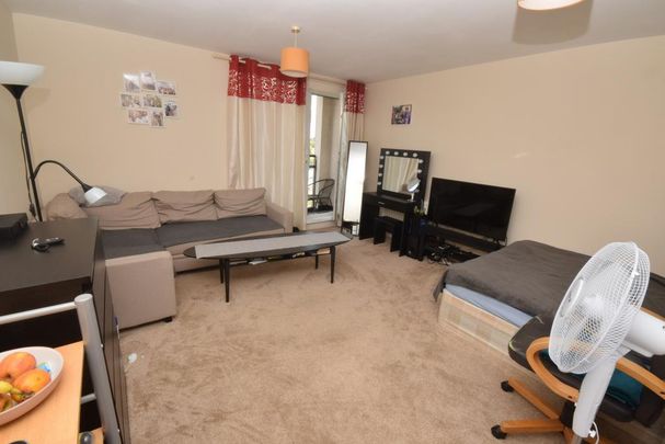 3 bedroom apartment to rent - Photo 1