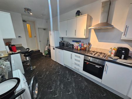 5 Bed - 248 Cardigan Road, Hyde Park, Leeds - LS6 1QL - Student - Photo 5