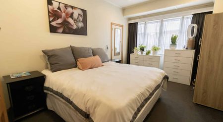 HAMILTON EAST - Photo 2