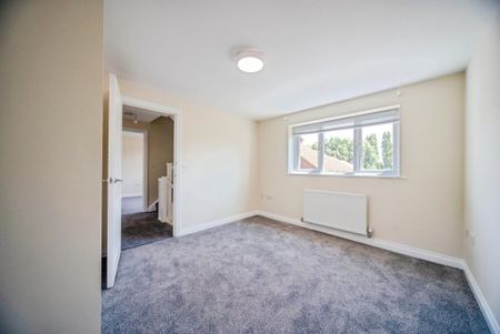 4 bedroom semi-detached house to rent - Photo 5