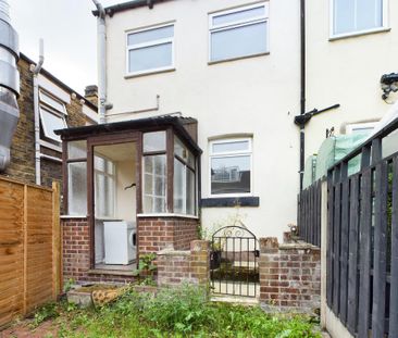 2 bedroom end of terrace house to rent - Photo 4