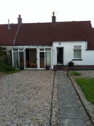 2 bedroom semi-detached house to rent - Photo 4