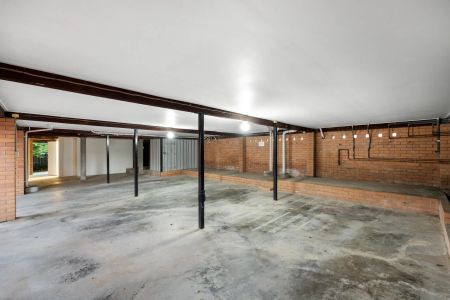 Spacious 2-Bedroom Unit in Prime Coorparoo Location - Photo 2