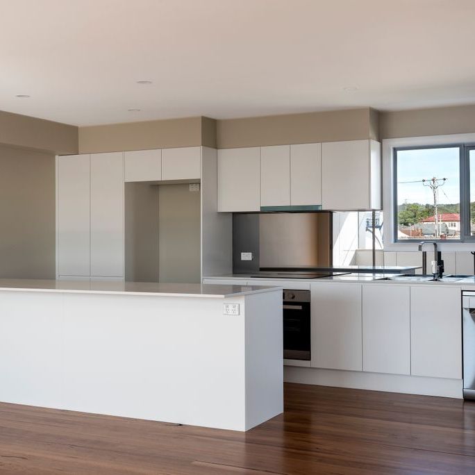 2/8a Bourke Street, Adamstown - Photo 1