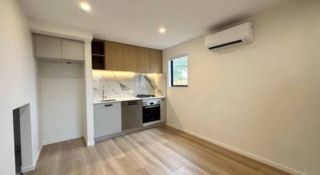 Modern sunny 2 Bedroom home! - Photo 4