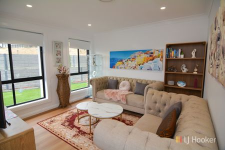 High Set Executive Home - Photo 2