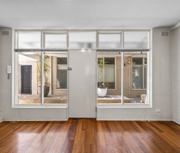 Bright St Kilda West One-Bedroom with Practical Living - Photo 1