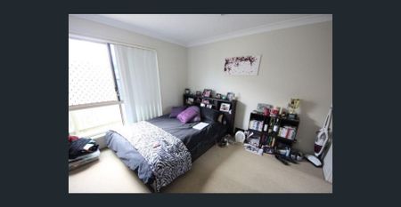 Spacious Family Home - Photo 2