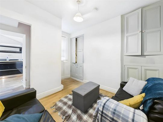 4 bedroom private hall to rent - Photo 1