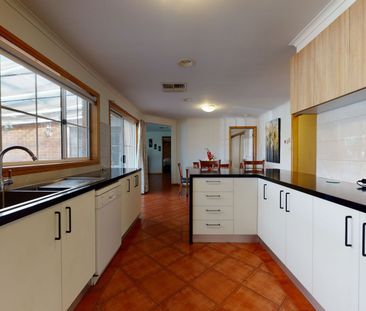 1 Cunneen Crescent Berwick VIC - Photo 3