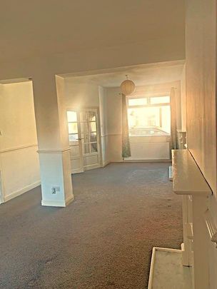 4 bedroom terraced house to rent - Photo 1