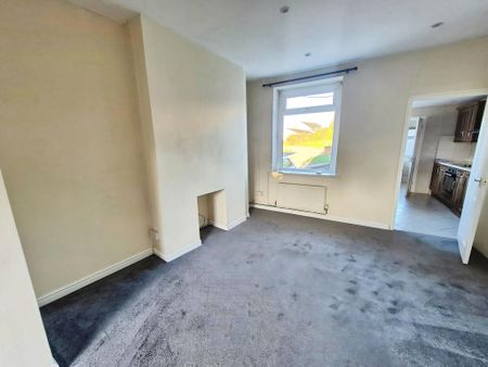 3 bedroom end of terrace house to rent - Photo 3