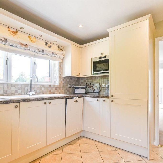 3 bedroom detached bungalow to rent - Photo 1