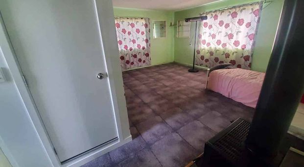 1 bedroom self-contained flat - Photo 1