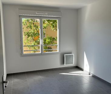 Location Appartement 3 pièces 58m² DRAGUIGNAN 83300 - Photo 2