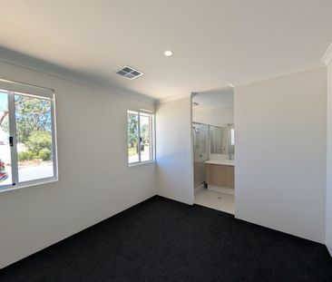 BRAND NEW 3x2 Family Home! - Photo 3