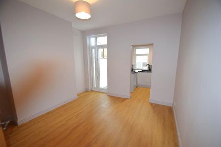 2 bedroom end of terrace house to rent - Photo 2