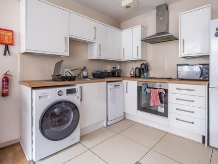 3 bedroom apartment to rent - Photo 5