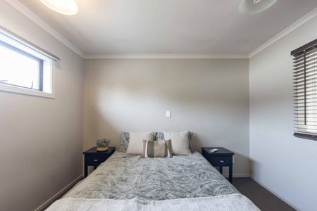 Apartment with easy walk to city centre - Photo 5