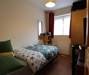 Angus Close, Banbury - Photo 3