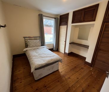 TWO BEDROOMS LOCATED CLOSE TO THE CITY CENTRE LOW MAINTENANCE ENCLO... - Photo 4