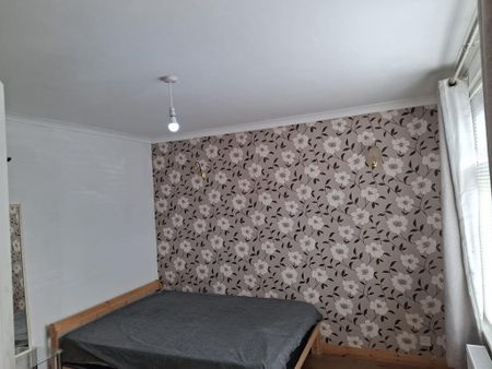 1 bedroom in a house share to rent - Photo 5