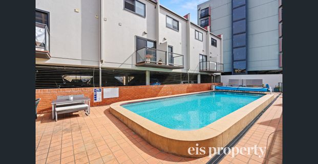 Sullivans Cove Luxury Townhouse - Photo 1