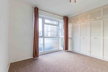 1 bed Flat for rent - Photo 4