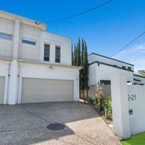 Luxurious Waterfront Duplex With Spa, Sauna & Private Ramp - Photo 1