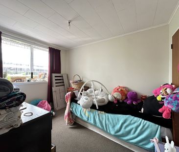 2 Bedroom Home in Upper Hutt - Photo 4