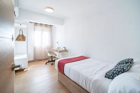 Avinguda del Primat Reig, Valencia, Valencian Community 46010 - Photo 5