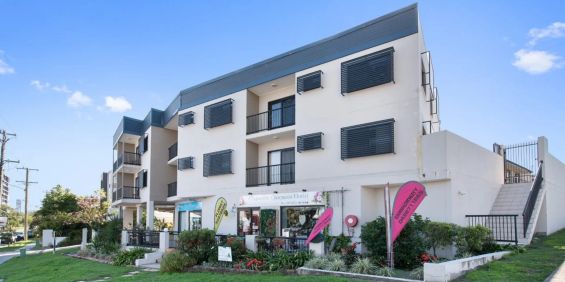 Spacious Unit in the Heart of Coorparoo - Photo 3