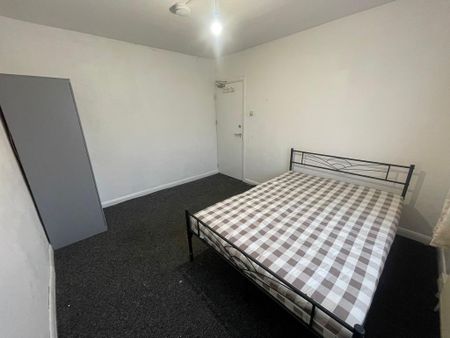 1 bedroom in a house share to rent - Photo 3