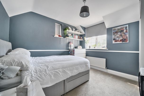 Pinkneys Drive, Maidenhead - Photo 1