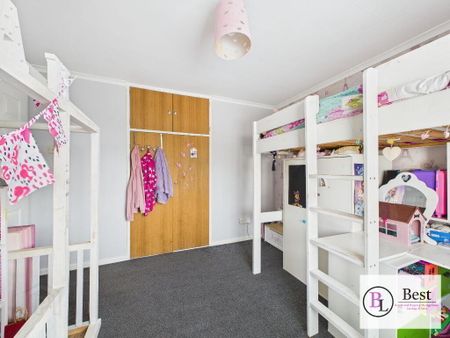 54 Pinewood Avenue, Carrickfergus, BT38 8EW - Photo 4