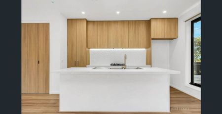 Modern 3-Bedroom Townhouse in a Quiet Boutique Block - Photo 4