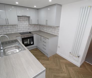 House - Terraced For Rent Fox Street, Treharris - Photo 6