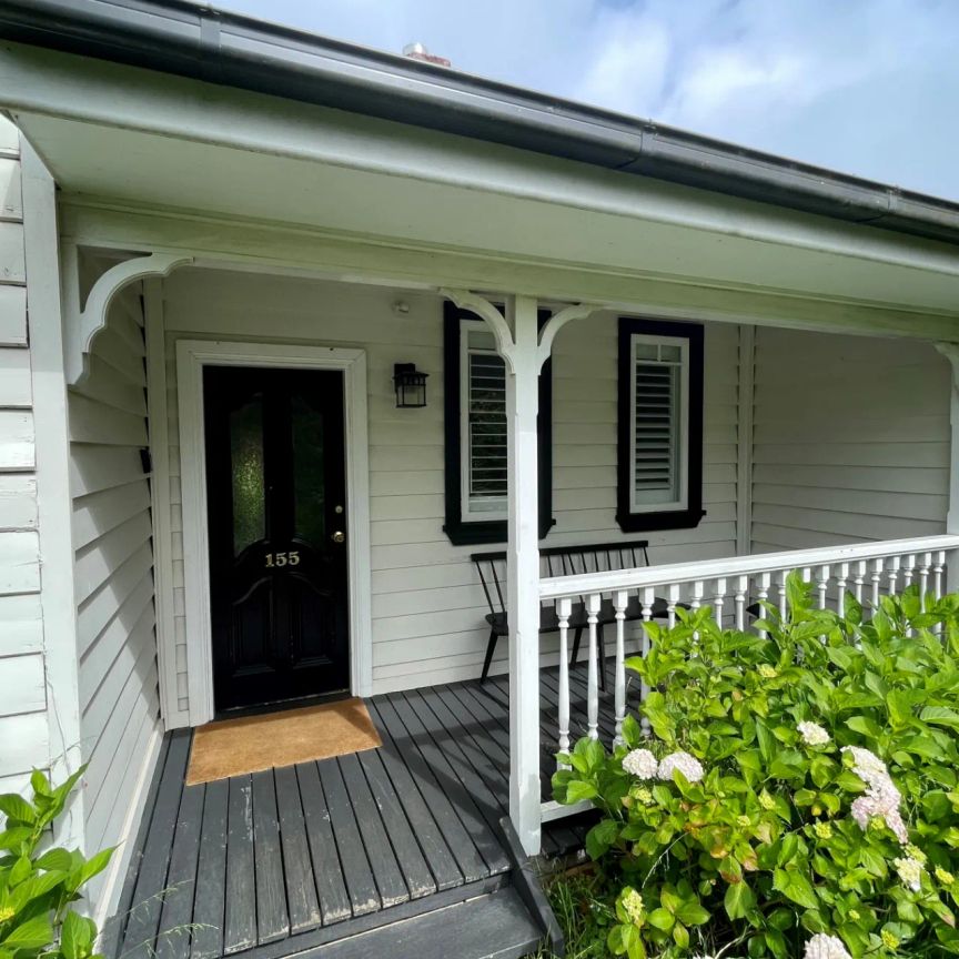 Guyong Cottage In Convenient Location! - Photo 1