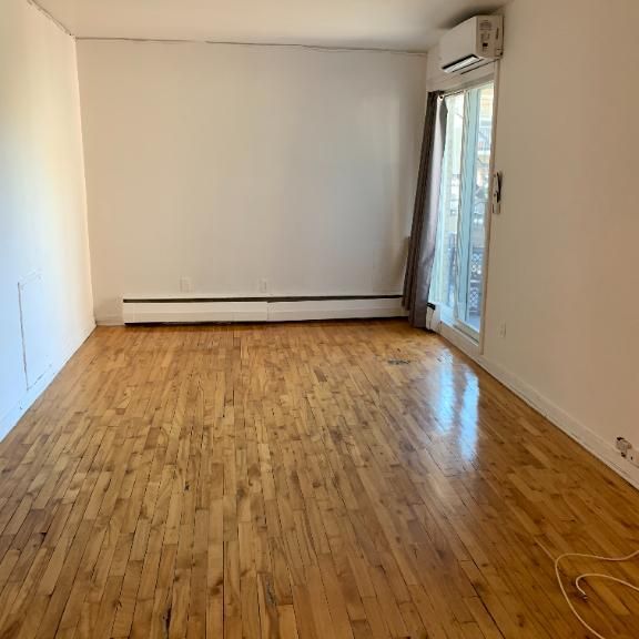 3 1/2 CHAUFFE EAU CHAUDE PRES DU METRO A AHUNTSIC - Photo 1