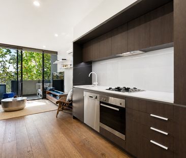 Light-Filled Apartment with Northerly Treetop Views - Photo 3