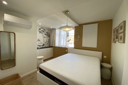 T2 meublé 2ème étage Saint Genès entièrement rénové et décor - Photo 2