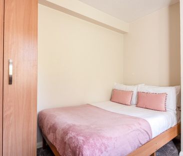 5 Bed Semi-Detached House, Hillside, BN2 - Photo 6